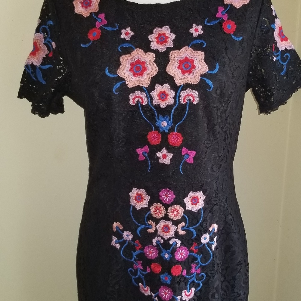 Free Generation Floral Embroidery Lace Dress. - Picture 2 of 7